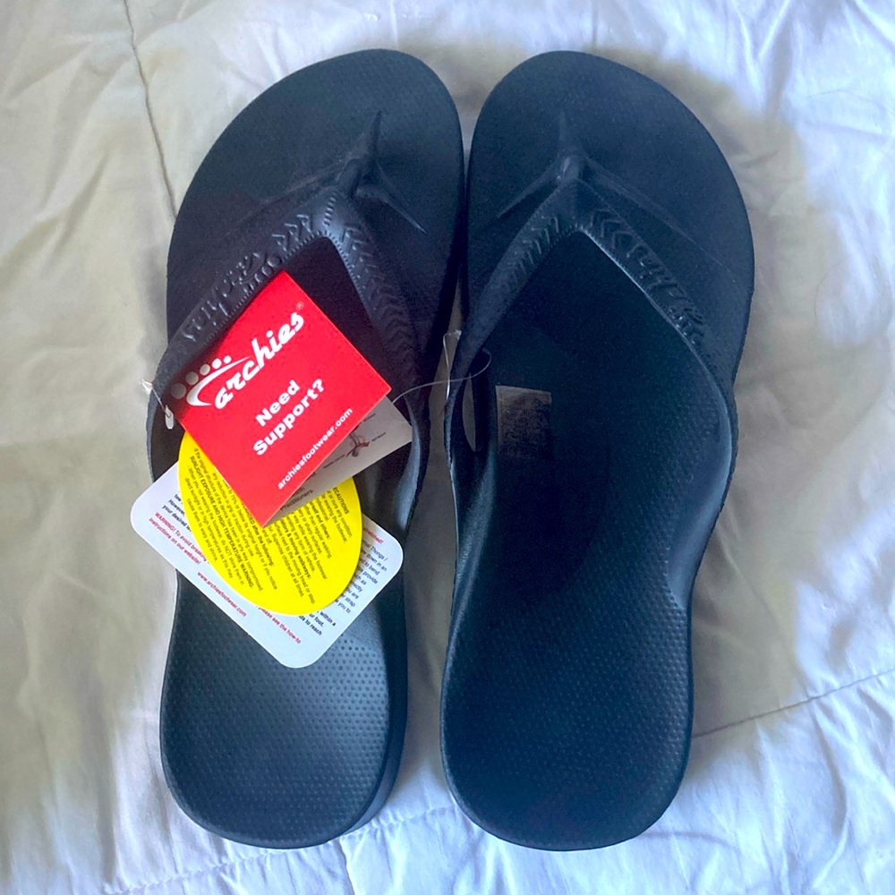 Archies black NWT US size 9 women flip flops